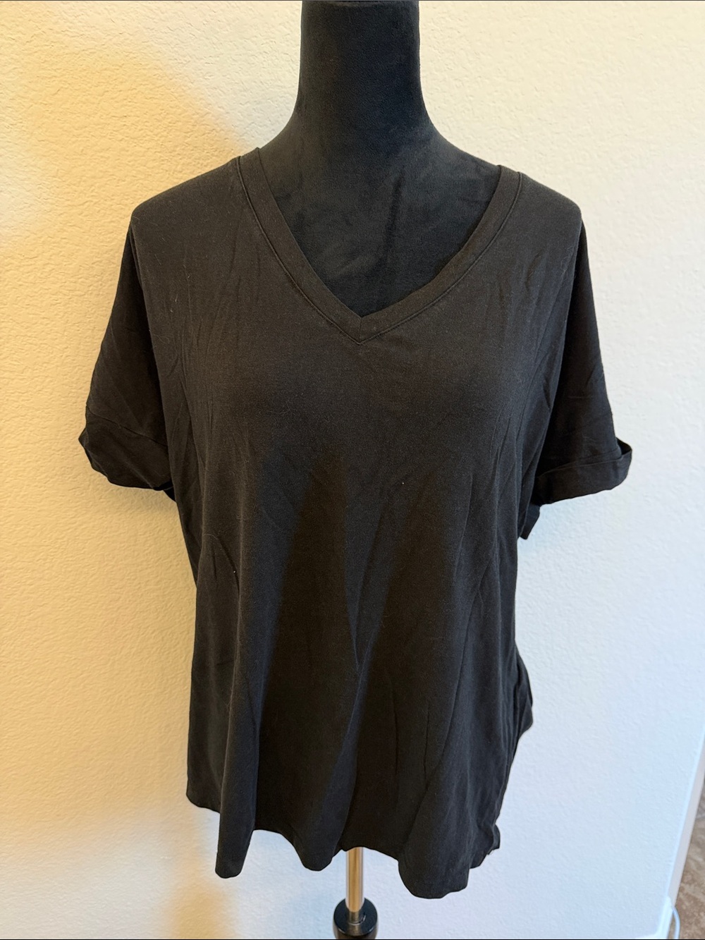 Women's Black V-Neck Short Sleeve Tee